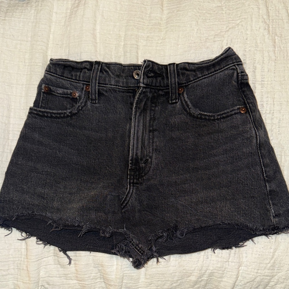 Abercrombie Curve Love 90s Relaxed Cutoff Short High Rise